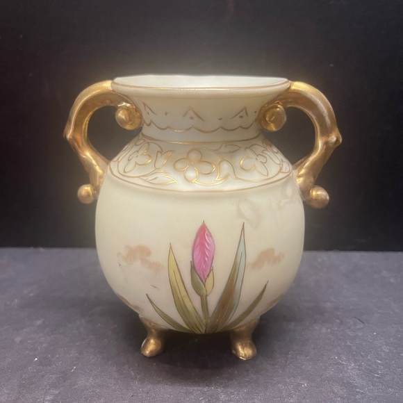 Antique Victoria Carlsbad Austria Handpainted Porcelain Handled Vase - Picture 4 of 10